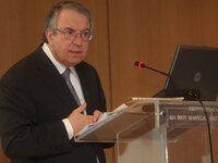 Μπαμπινιώτης: Μας... take away και μας σ...