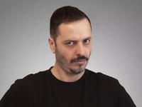 Αλέξανδρος Τσουβέλας: «Ό,τι κι αν σατιρί...