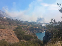 Ιεράπετρα: Μαίνεται η φωτιά- Διασωληνωμέ...