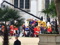 Κηδεία Βασίλισσας Ελισάβετ: Ρεκόρ τηλεθέ...