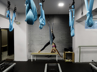 Ανοιχτά γυμναστήρια με διπλή μάσκα και s...