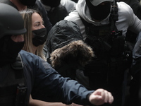 Ρούλα Πισπιρίγκου: Χτυπάει το κεφάλι της...