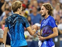 «Αυτοκτονία» Τσιτσιπά στα ημιτελικά του ...