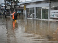 Πελετίδης και Φαρμάκης συναντήθηκαν με α...