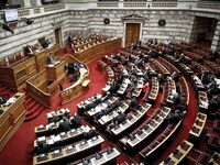 Ψηφίστηκε η τροπολογία για ψεύτικα πιστο...