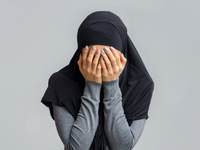 Ξυλοκόπησε άγρια την κόρη του επειδή φόρ...