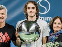 Ο Απόστολος Τσιτσιπάς απαντά για το «είσ...