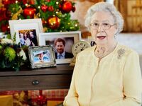 Η σωσίας της βασίλισσας Ελισάβετ «κρεμάε...