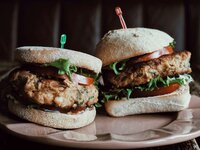 Συνταγή: Μπιφτέκια κοτόπουλου με κάρυ 