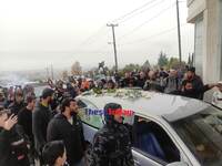 Με χειροκροτήματα και μοιρολόγια η κηδεί...