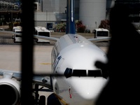 Ξέχασαν φέρετρο με νεκρό μέσα σε αεροπλά...