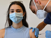 Τρίτη δόση εμβολίου και πριν το εξάμηνο ...