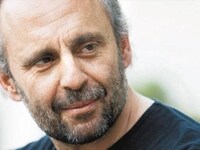 Σωτήρης Χατζάκης: Παρενοχλούμαι από τη φ...