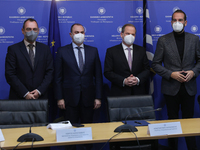 ΔΕΙΤΕ ΦΩΤΟ από την υπογραφή της σύμβασης...