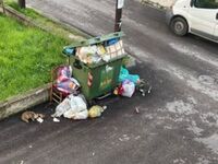 Πάτρα: Ένας κάδος για δύο δρόμους- Τα σκ...