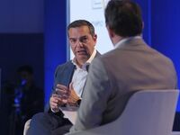 Τσίπρας για Μητσοτάκη: "Να αφήσει τ...