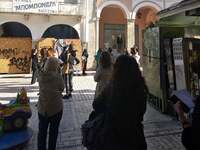 Στην ουρά για ψώνια και φυγή με το ΚΤΕΛ ...