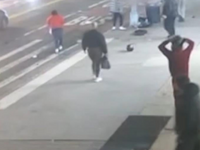 Νέα Υόρκη: Η στιγμή που οδηγός παρασύρει...