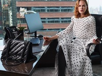 Νικόλ Κίντμαν: Αφεντικό γραφείου με πουά...