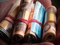 Αναδρομικά συνταξιούχων: Τα ποσά που φέρ...