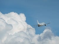 Συναγερμός σε πτήση της Lufthansa: Λιποθ...