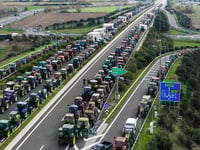 Κινητοποιήσεις αγροτών: Δεν φεύγουν από ...