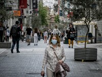 Δερμιτζάκης για κορωνοϊό: Έως 15.000 ασυ...