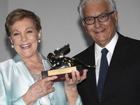 Η Τζούλι Άντριους τιμήθηκε με τον Χρυσό ...