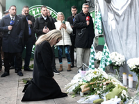 Μίμης Δομάζος: Σε λαϊκό προσκύνημα η σορ...