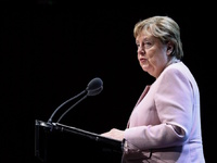 Η ελληνική κρίση μέσα από τα μάτια της Μ...