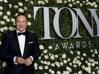 Ο Αμερικανός σταρ Κέβιν Σπέισι επιστρέφε...