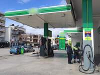 Πάτρα: «Βάζω δέκα ευρώ βενζίνη για να πά...