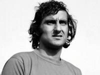 Κώστας Δαβουρλής: Μια αξεπέραστη ποδοσφα...