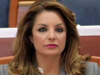 Άντζελα Γκερέκου: «Ήθελα να υιοθετήσω έν...