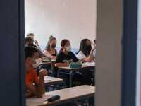 Σχολεία: Επιμένουν οι επιστήμονες για πα...