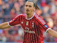 Και ο Ζλάταν Ιμπραΐμοβιτς στη «μάχη» κατ...