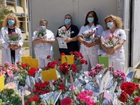 Παγκόσμια ημέρα νοσηλευτών με λουλούδια ...