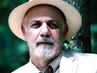 Κιμούλης: Απαντά με μηνύσεις στις καταγγ...