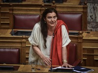 Κονιόρδου για Μενδώνη: Μετακυλύει με εξο...