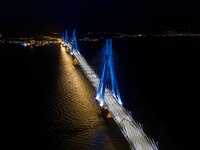 Γιατί φωταγωγήθηκε η Γέφυρα Ρίου - Αντιρ...