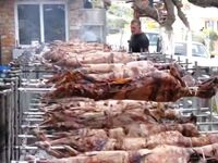 Πάτρα: Σχεδόν 100 σούβλες έστησε κρεοπωλ...