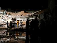 Ψάχνουν τους δικούς τους κάτω από τα συν...