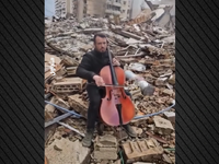 Η μουσική αντίδοτο στη φρίκη: Παίζει τσέ...