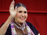 Πέθανε στα 75 της χρόνια η Ινδιάνα ακτιβ...