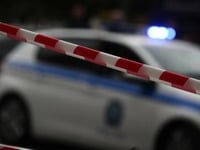 Ανθούπολη: Σοβάδες και τσιμέντα έπεσαν α...