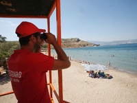 Οι ναυαγοσώστες δεν "κολύμπησαν&quo...