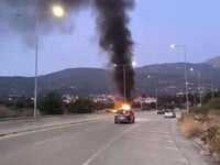 Πάτρα: Πήρε φωτιά Ι.Χ. στην Βενιζέλου