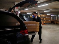 Κορωνοϊός: 932 νέοι θάνατοι και 7.472 νέ...