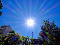 Καιρός: Καλοκαίρι θα θυμίζουν οι επόμενε...