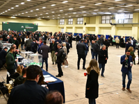 Στις κάλπες οι σύνεδροι του ΠΑΣΟΚ: Εκλέγ...